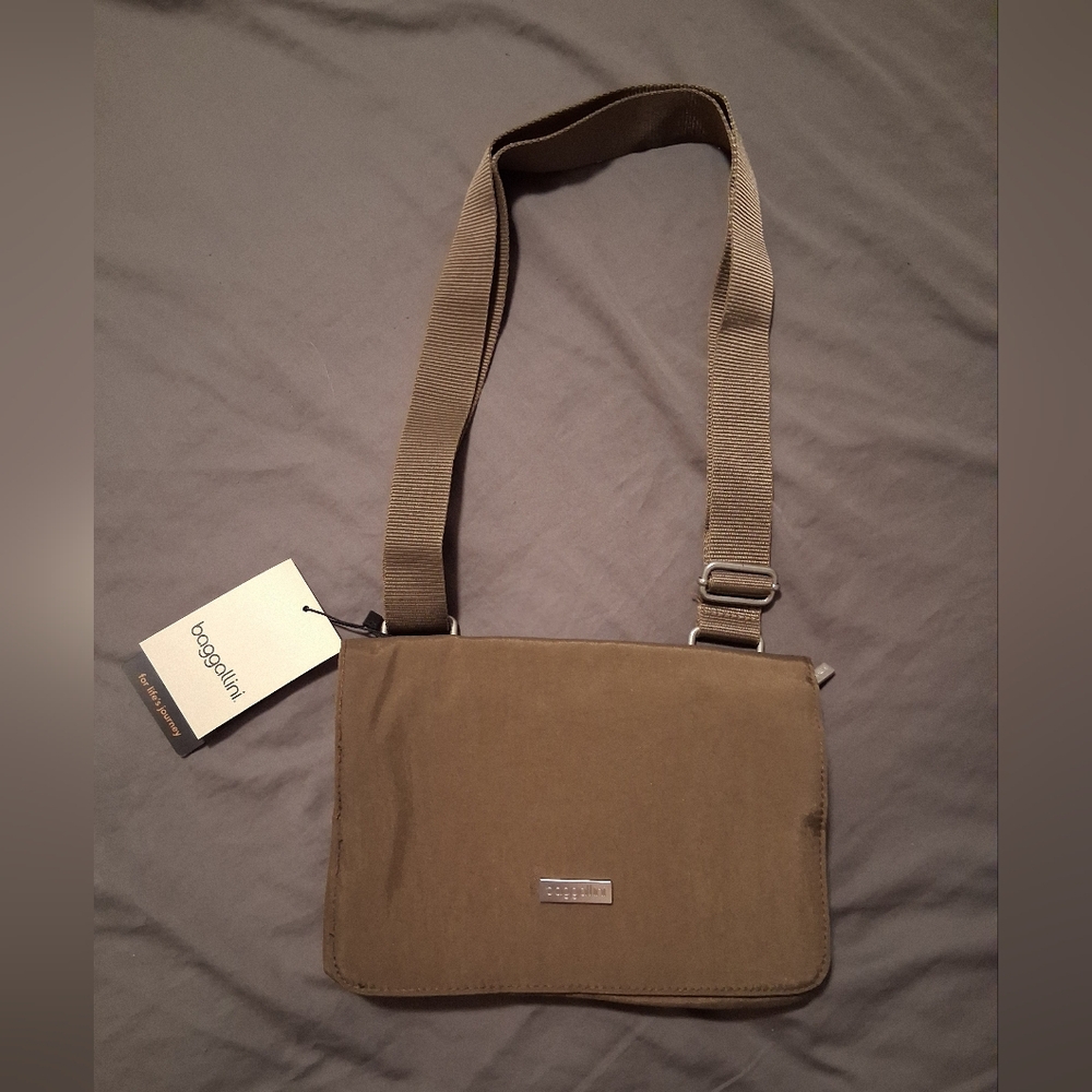 NWT Baggallini Brown 3 Zip Crossbody Bag